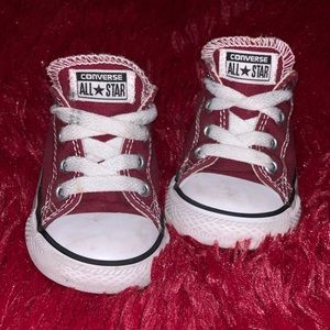 Unisex maroon converse